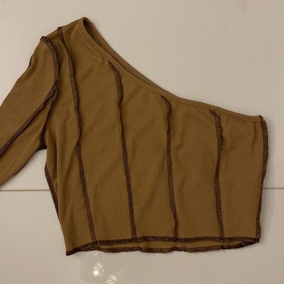 Top - Picture 2 of 2